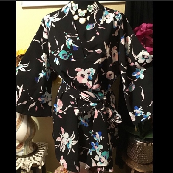 🌺NWT LANE BRYANT 14/16 or 22/24 TROPICAL FLORAL TOP - Picture 12 of 12